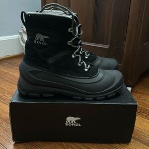 Men’s size 9 SOREL snow boots